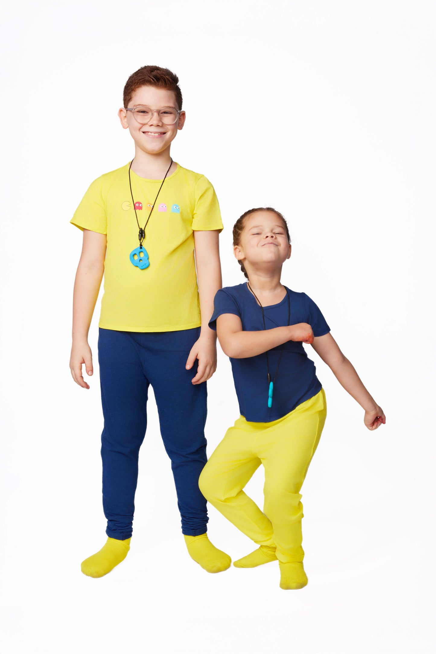 The Everday Sensory Friendly Tee w Chewy Necklace-NAVY